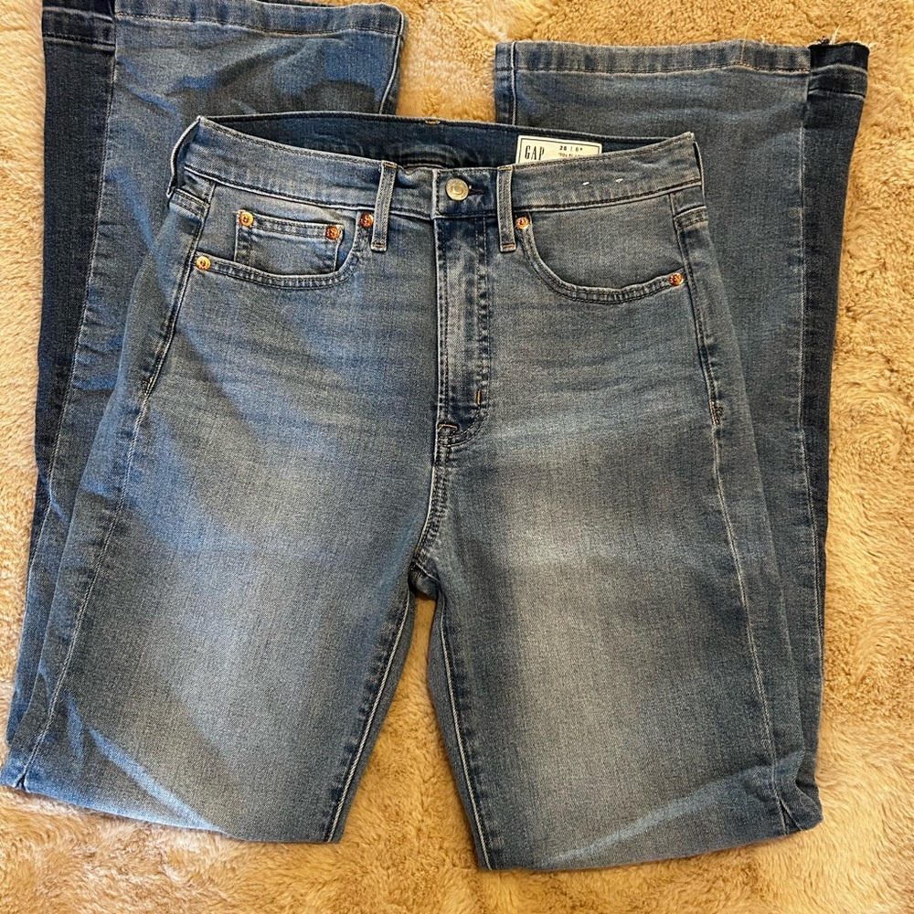 GAP Two-Tone Blue Flare Jeans with Dark Side Panels - Picture 2 of 4